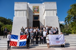 Cultura deposita ofrenda floral en Altar de la Patria en ocasión del 179 aniversario de la independencia nacional