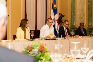 Presidente Luis Abinader encabeza acto de celebración del Día Nacional del Poeta