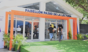 ‘Caperucita Roja’ revive en la Feria del Libro con juegos, arte y nuevas miradas