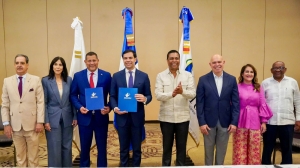 Roberto Ángel Salcedo firma acuerdo con Fedomu para promover la cultura en los municipios