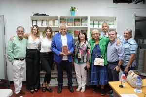 Editora Nacional entrega ejemplares de la edición especial del libro “Luz desde el dolor y la esperanza” a su autor, Hristo Slavov