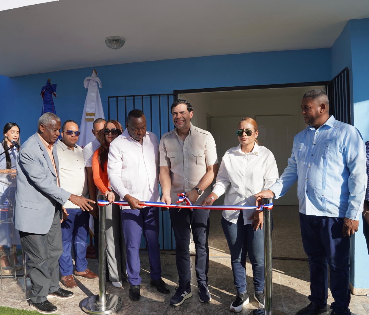 Roberto Ángel Salcedo entrega la Casa de la Cultura La Caleta