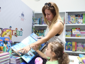 Viernes de experiencias literarias y artísticas en la Feria del Libro 2024