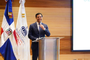 Roberto Ángel expone en Santiago el alcance de “El Poder de las Buenas Palabras”