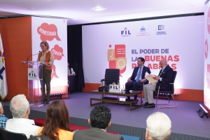 Roberto Ángel Salcedo encabeza la unión entre diplomacia y literatura en la Feria del Libro