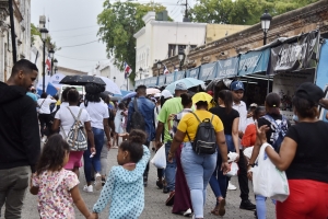 Último sábado de la Feria del Libro cautiva a grandes y pequeños