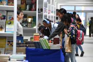 La Feria del Libro inicia la semana con una programación que celebra la literatura y el arte