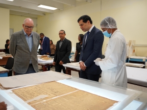 Ministro de Cultura visita Archivo General de la Nación y recorre su valioso acervo documental