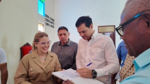 Roberto Ángel Salcedo impulsa su política de descentralización en Hato Mayor