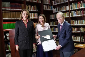 Fundación Corripio y Cultura entregaron Premio Nacional de Literatura 2022 a Soledad Álvarez