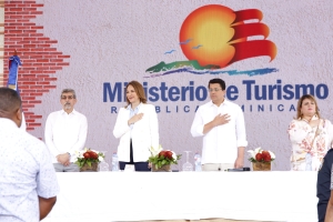 Ministra de Cultura participa en primer picazo de rehabilitación de calles de la Ciudad Colonial