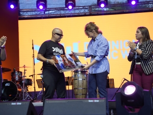 Ministra de Cultura, Milagros Germán, es reconocida en la inauguración de Dominicana Music Week