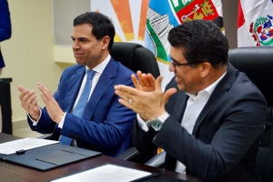 Roberto Ángel Salcedo y Dio Astacio firman acuerdo para abrir Escuela de música de Bellas Artes en Santo Domingo Este