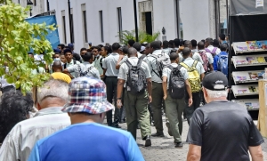 Tercer día de la Feria del Libro congrega a cientos de estudiantes en la Ciudad Colonial
