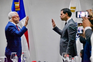 Roberto Ángel Salcedo juramenta al nuevo presidente de la CNEPR
