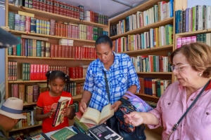 Textos de diferentes géneros a bajo precio abundan en la Feria del Libro