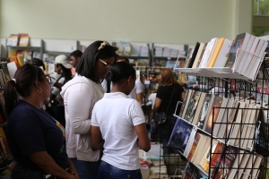 Estudiantes y jóvenes escritores se benefician en la FILSD 2018 con el programa Bono Cultura