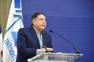 Viceministro Gamal Michelén dicta conferencia magistral sobre artistas visuales dominicanos en el INESDYC