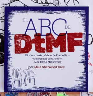 Maia Shelwood Droz presenta diccionario inspirado en canciones del artista Bad Bunny en la Feria del Libro