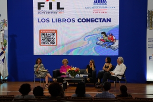Protagonistas del proceso de paz en Colombia presentan sus reflexiones en panel “Mujeres, libros y paz”