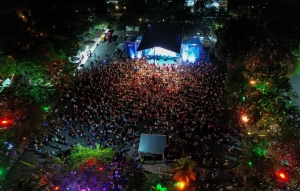 Éxito de asistencia a &#039;Noches de Navidad&#039; en la Plaza de la Cultura durante su primer fin de semana