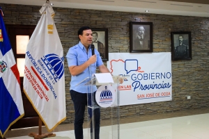 Roberto Ángel reafirma su compromiso de atender las necesidades culturales en Samaná y San José de Ocoa