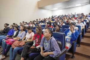 Feria del Libro ofrece este martes una atractiva oferta literaria y tecnológica