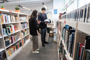 Roberto Ángel Salcedo visita campus de Berklee en Valencia, España