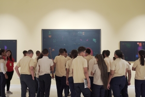 Cientos de estudiantes visitaron este viernes los museos de la Plaza de la Cultura durante “Noches de Navidad”