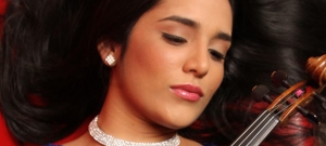 Violinista dominicana Aisha Syed se presentará en el Carnegie Hall