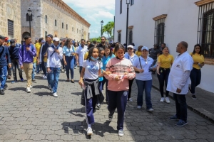 Ofertas de libros y programa literario atrajeron a numeroso público en el quinto día de la Feria del Libro