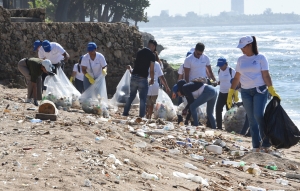 Cultura realiza jornada de limpieza de residuos sólidos en playa Los Pescadores