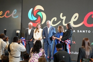 Ministro de cultura Roberto Ángel Salcedo acompaña presidente Luis Abinader Corona en acto inaugural segunda edición evento CRECE 2025