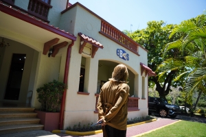 Ministra de Cultura viaja a Santiago para supervisar avances en remodelación de centros culturales