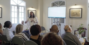 Escritor mexicano Mario Bojórquez impartió taller literario en Festival del Libro y la Cultura