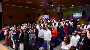 Con amplio respaldo, Roberto Ángel presenta “El Poder de las Buenas Palabras en Bani”