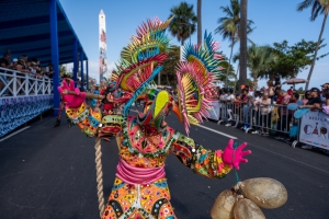 Miles de personas disfrutaron del colorido y la creatividad del Desfile Nacional de Carnaval 2023