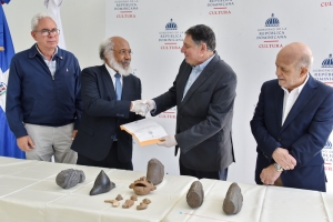 Cultura entrega a Museo del Hombre Dominicano piezas antiguas recuperadas fuera del país